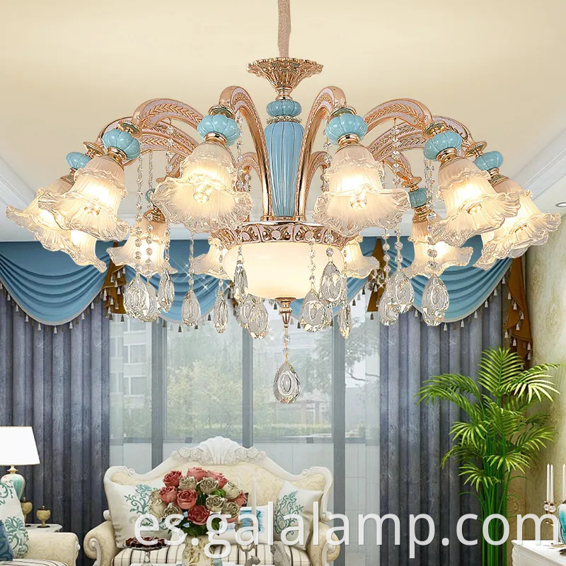 Elegante candelabro de cerámica francesa para el ambiente del comedor